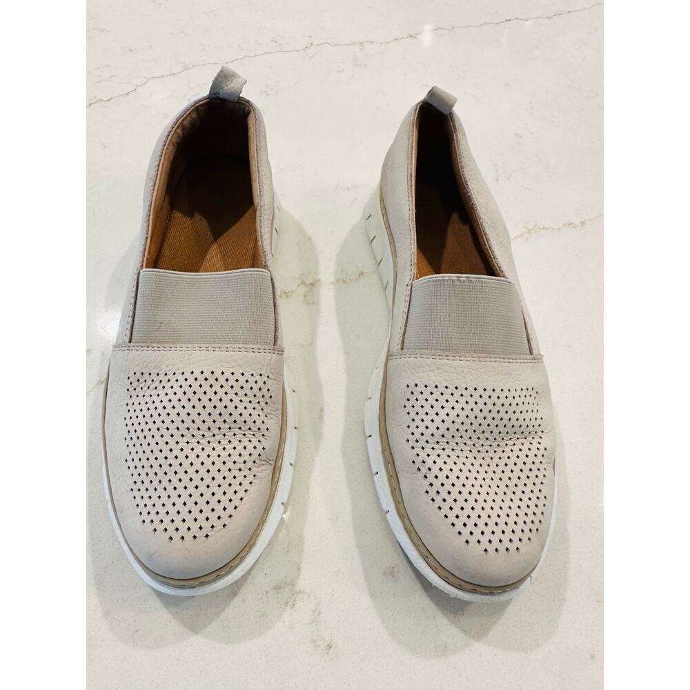 Vionic Roxan Women’s 8.5 Slip On Shoes Beige Leather Perforated Comfort Loafers